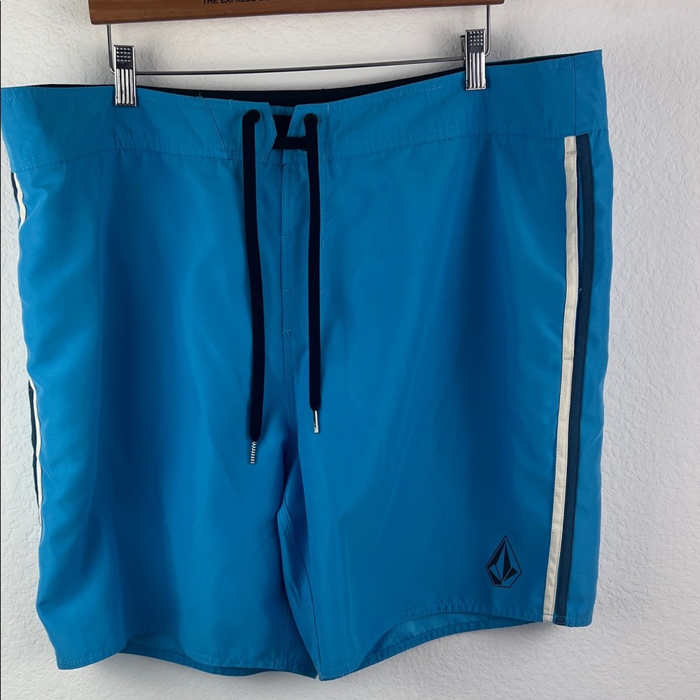Volcom Aqua Swim Trunks with Stripe Size 42 NWOT